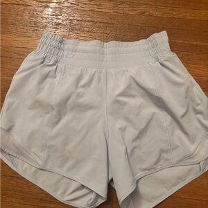 lululemon athletica- Hotty Hot High-Rise Lined Short 2.5" (light blue)